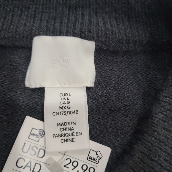 NWT H&M gray beaded knit sweater sz.L women's - Picture 3 of 8